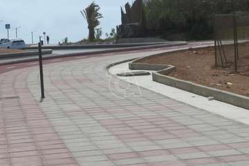 Vandalizan las nuevas papeleras del ensanche de la carretera de Melenara (Telde)/TA.